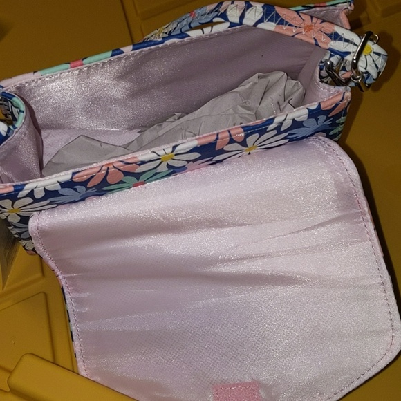 Handbags - Picture 4 of 5